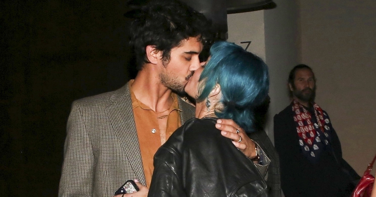 SON DAKİKA Halsey’den nişanlısı Avan Jogia’ya aşk öpücüğü Detaylar…