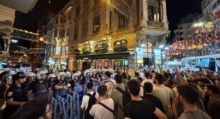 Eylemciler ve Polis Arasında Arbede; -Vuruldum !