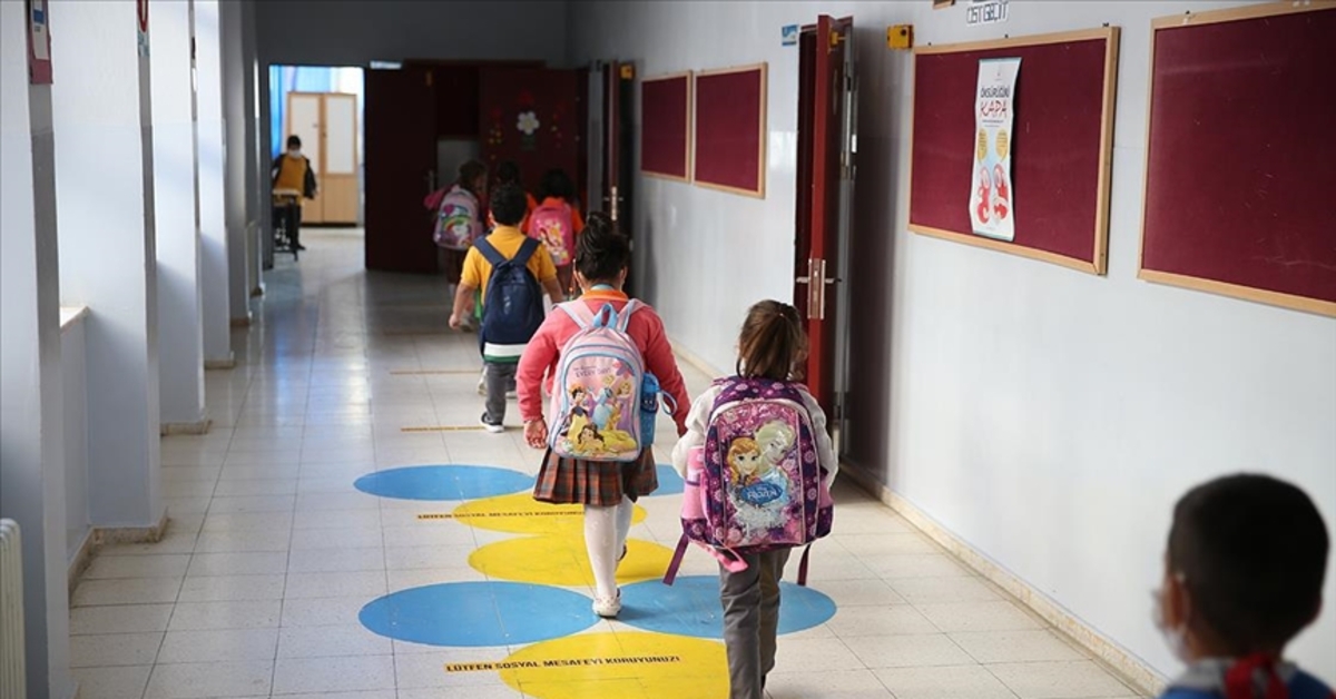 SON DAKİKA Okullar için geri sayım başladı! 2025-2026 MEB takvimi ile 1. ve 2. dönem başlangıç ile bitiş tarihleri ile ara tatil tarihleri Detaylar…