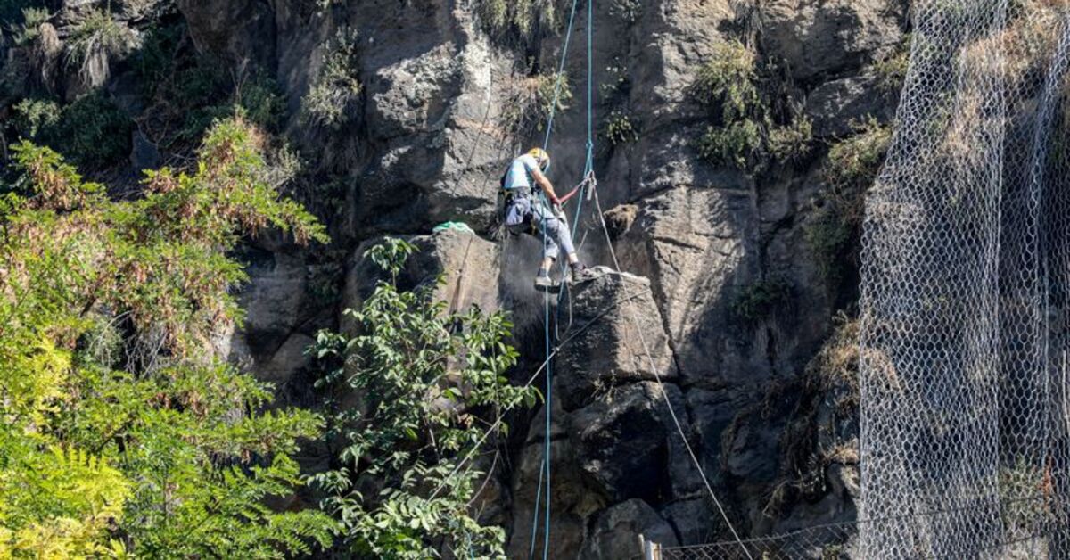 SON DAKİKA Bitlis'te kaya düşme riskine çelik ağlı önlem Detaylar…