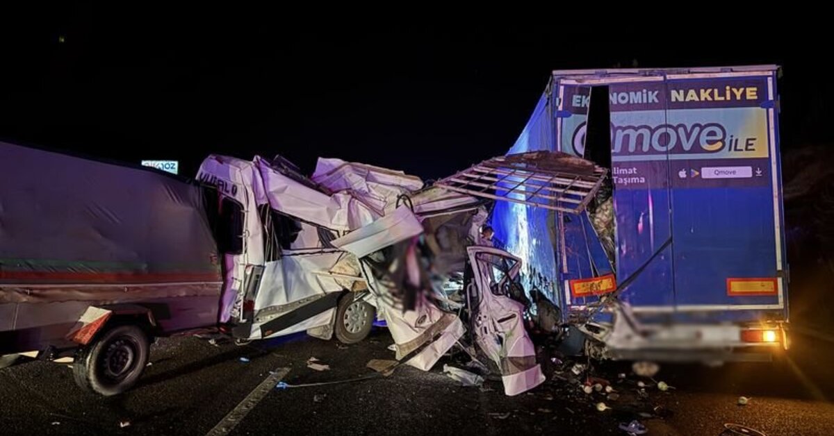 SON DAKİKA Tarsus’ta minibüs TIR’a çarptı: 3 ölü, 16 yaralı Detaylar…